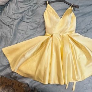 NEW PROM formal dress YELLOW with pockets SATIN fully lined. Size 4/5 Gorgeous!